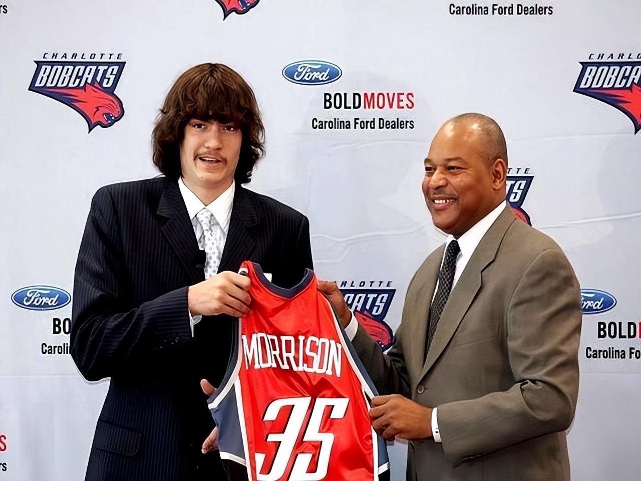 ZOTY SPORTS-还记得他吗？NCAA的王者 被誉为大鸟二世 却只打了3年NBA光速消失