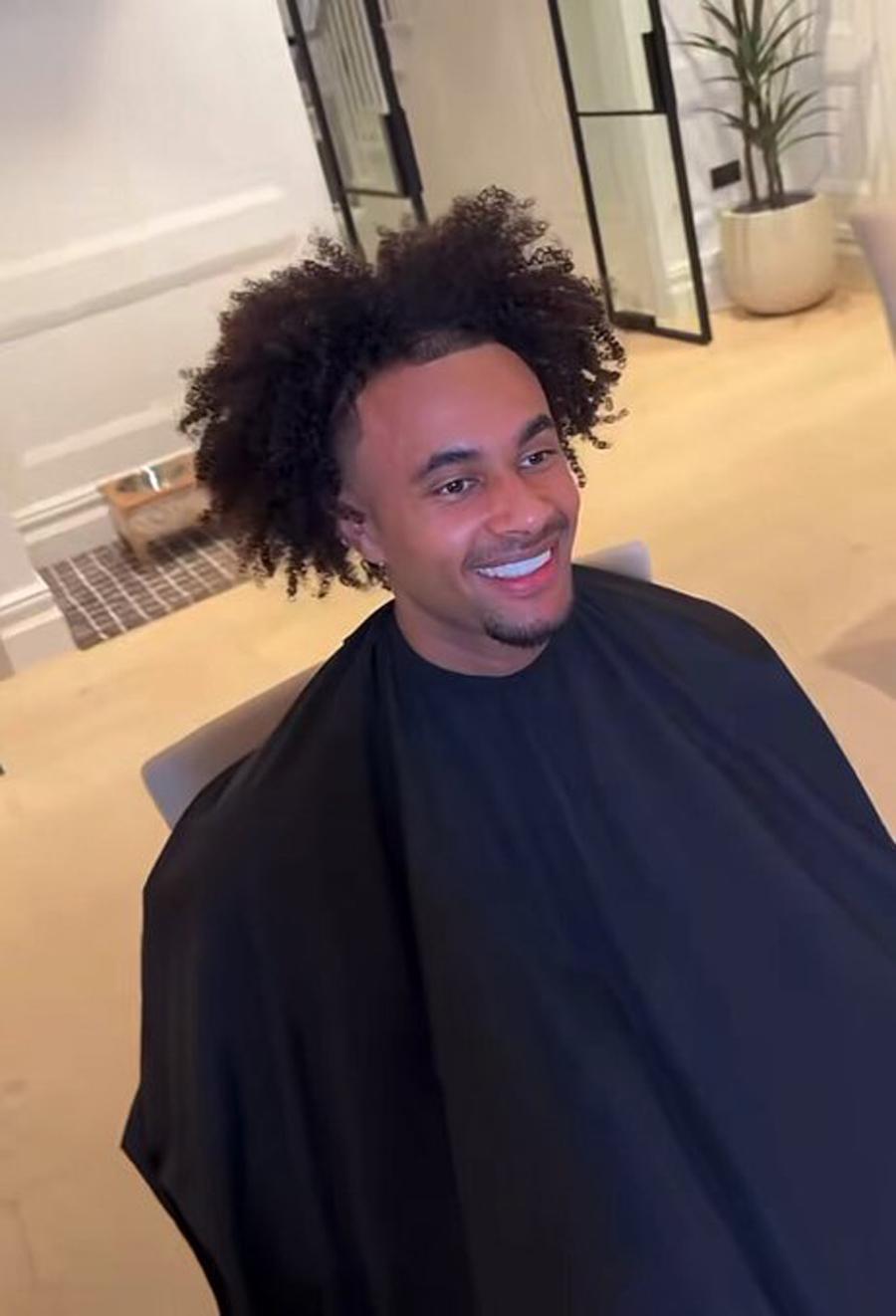 中欧体育直播-曼联一人决定离队，被强留无缘世界杯！马兹拉维恢复训练可战维拉